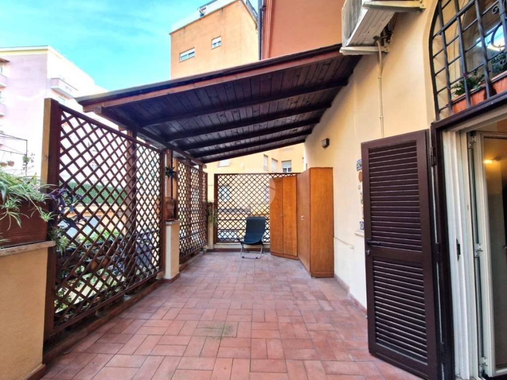 Appartamento in vendita a Roma via Taranto, 130