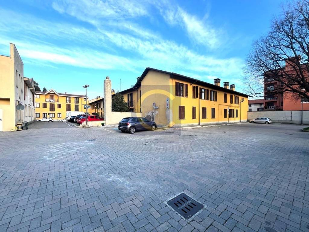 Appartamento in vendita a Cerro Maggiore via Azzimonti