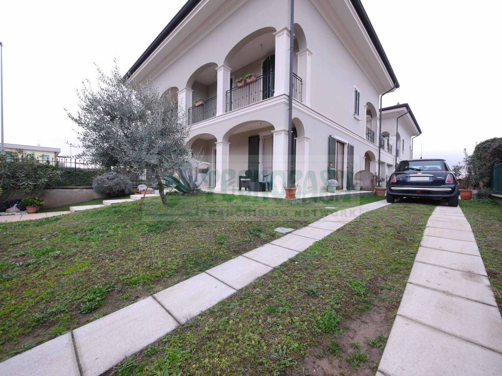 Villa Bifamiliare in vendita a Comezzano-Cizzago via Roma, 1