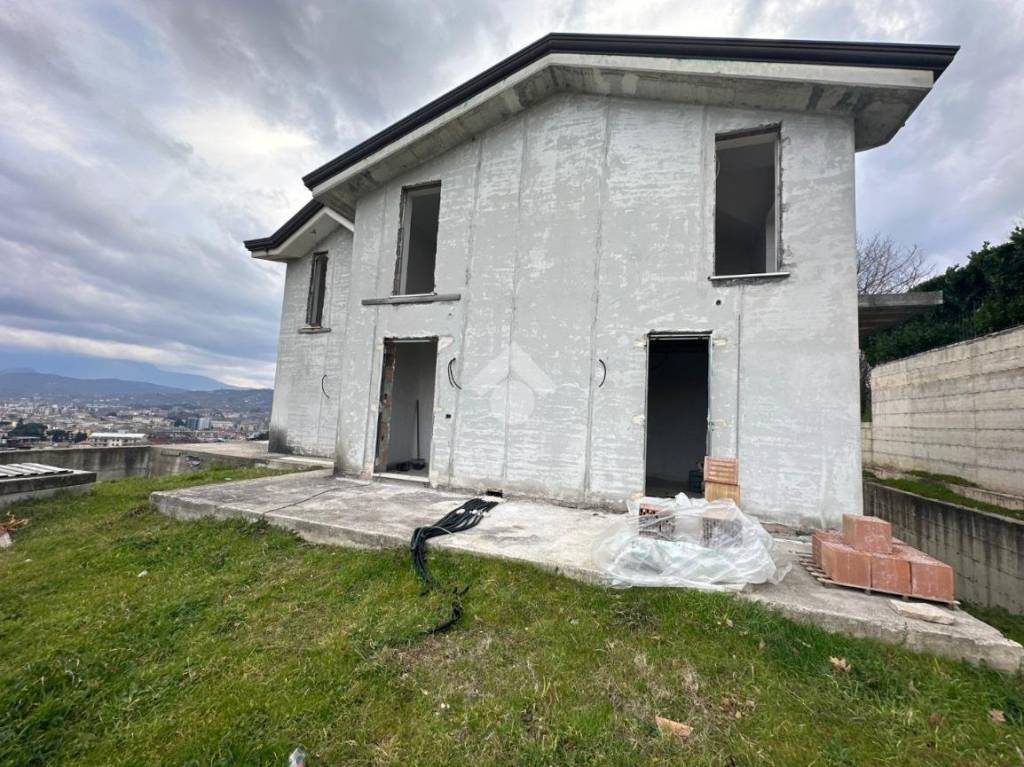 Villa in vendita ad Avellino contrada pennini 93