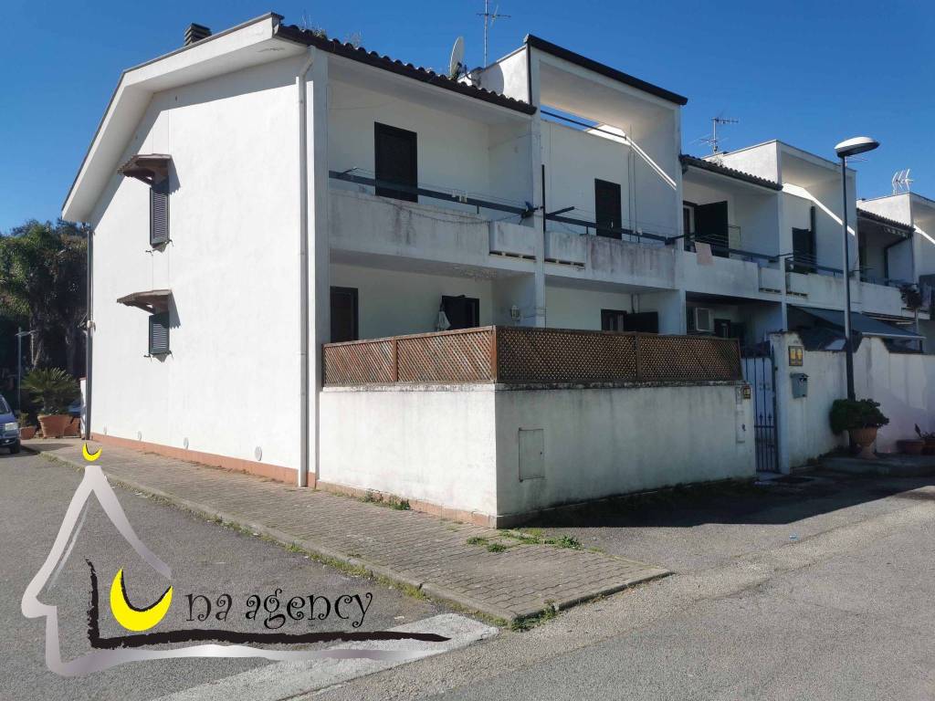 Villa a Schiera in vendita a Sabaudia via dei Girasoli, 15