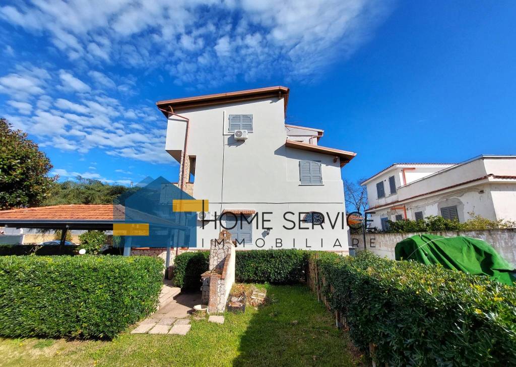 Villa in vendita a Giugliano in Campania via Ripuaria, 135