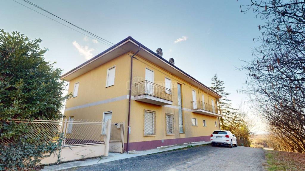 Casa Indipendente in vendita a Bra via Vittorio Emanuele ii, 275