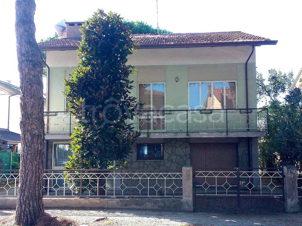 Villa in vendita a Cervia viale Malva Nord