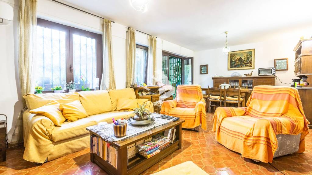 Appartamento in vendita a Roma via Clarice Tartufari
