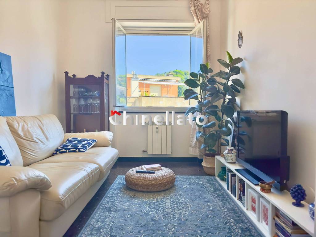 Appartamento in vendita a Genova via Silvio Lagustena, 107