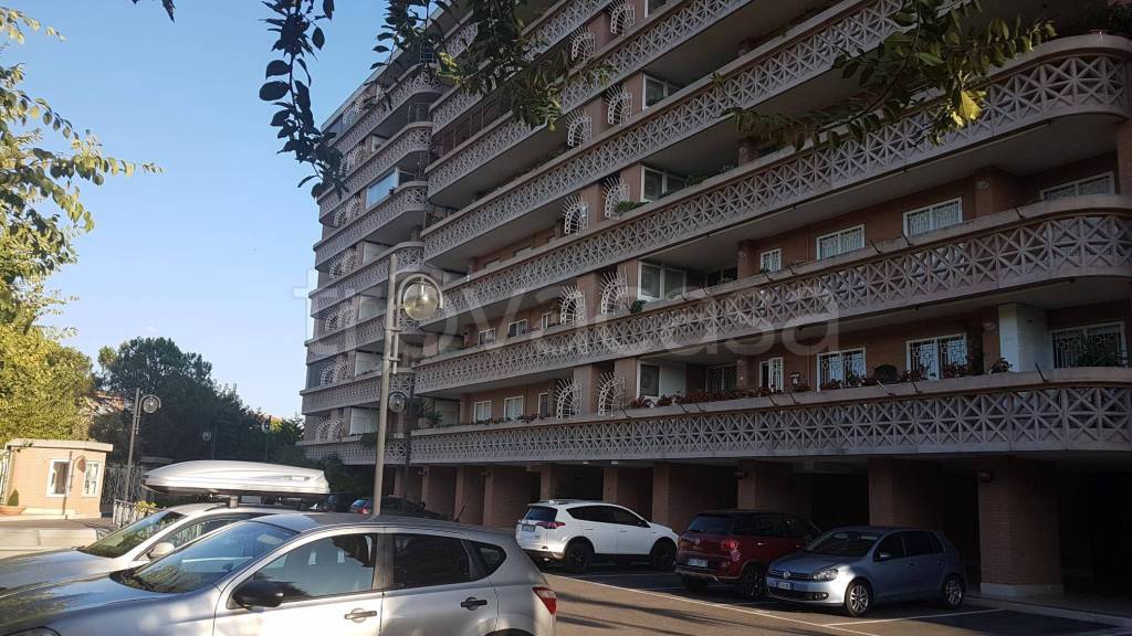 Appartamento in vendita a Roma via Roberto Ago, 22