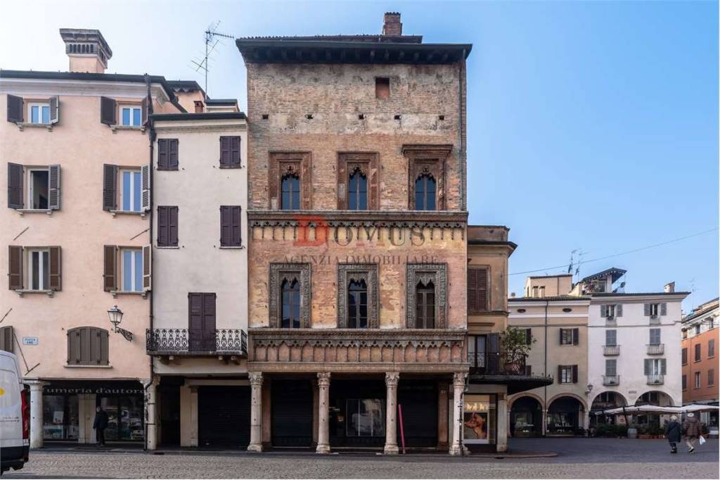 Intero Stabile in vendita a Mantova piazza delle Erbe, 26