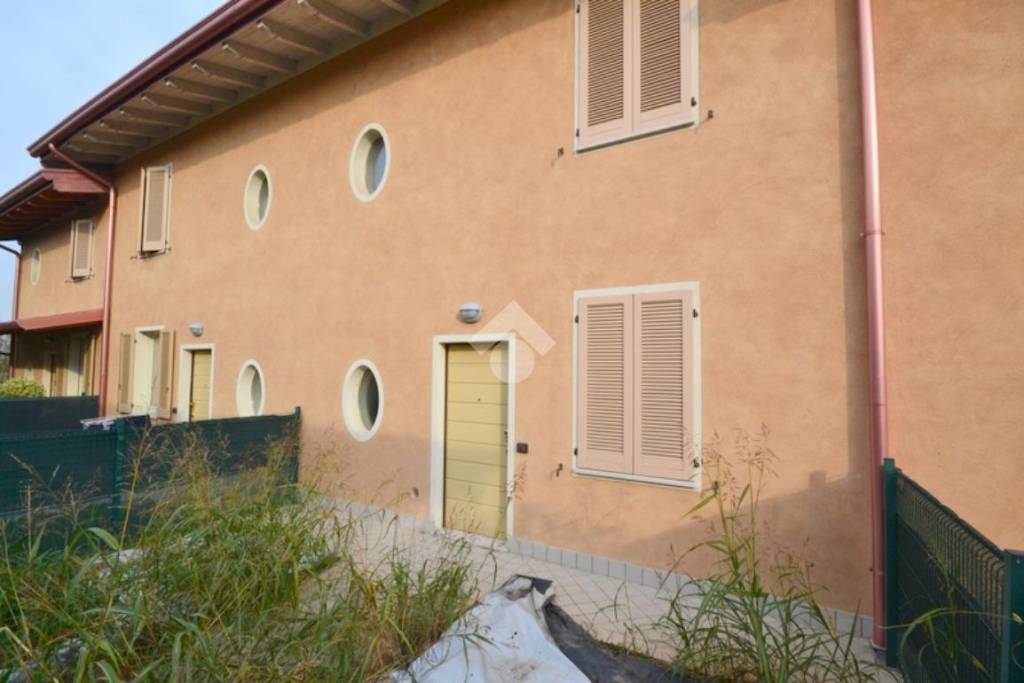 Villa a Schiera in vendita a Verolavecchia via Costituzione Repubblicana, 34