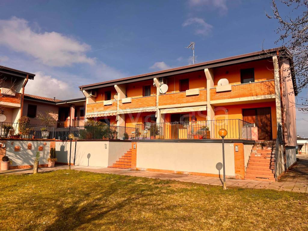 Villa a Schiera in affitto a Gambara villaggio Tullio Cavalli, 54