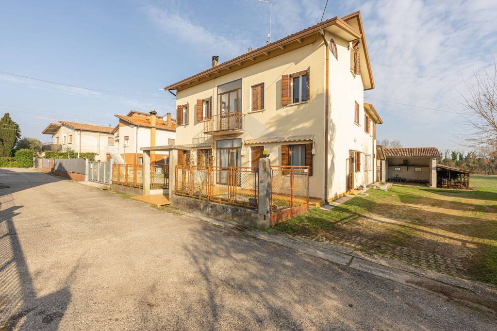 Villa Bifamiliare in vendita a Treviso via Carlo Bortolato, 9