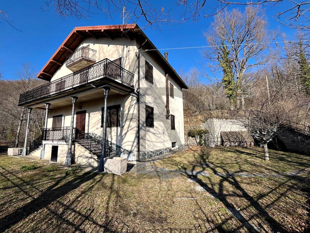 Villa in vendita a Monchio delle Corti via del Bosco