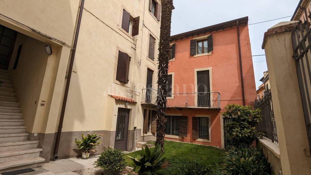 Appartamento in vendita a Verona vicolo Croce Verde