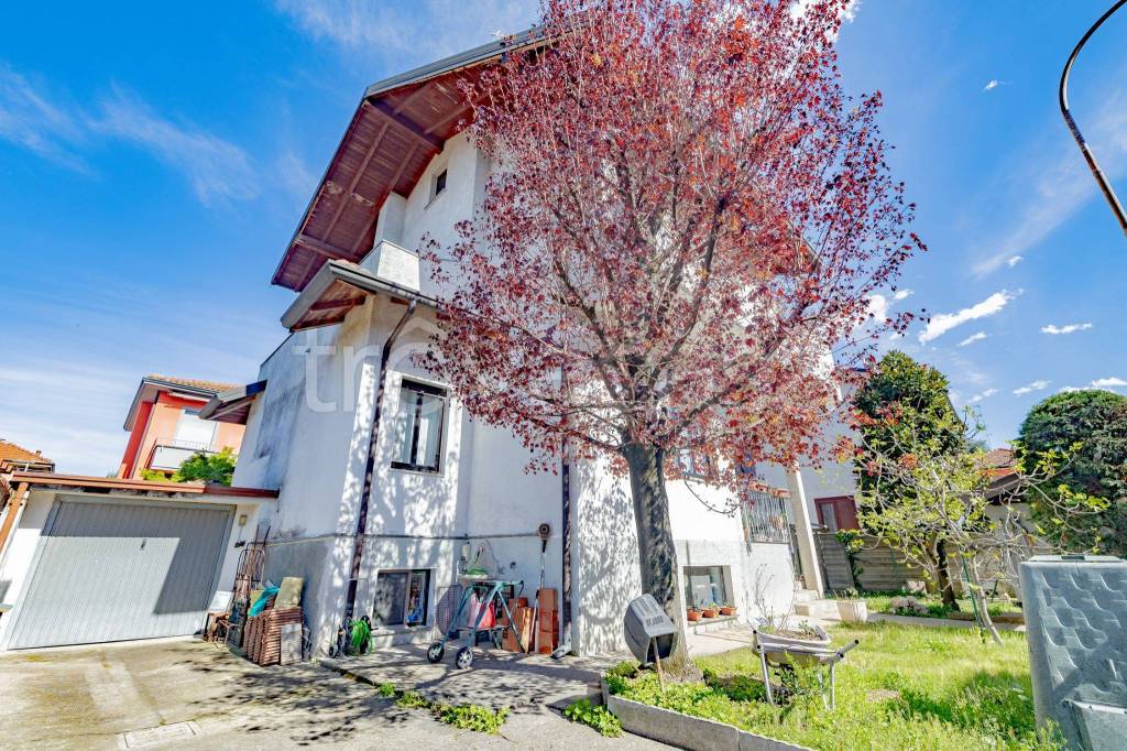 Villa in vendita a Parabiago via 25 Aprile, 10