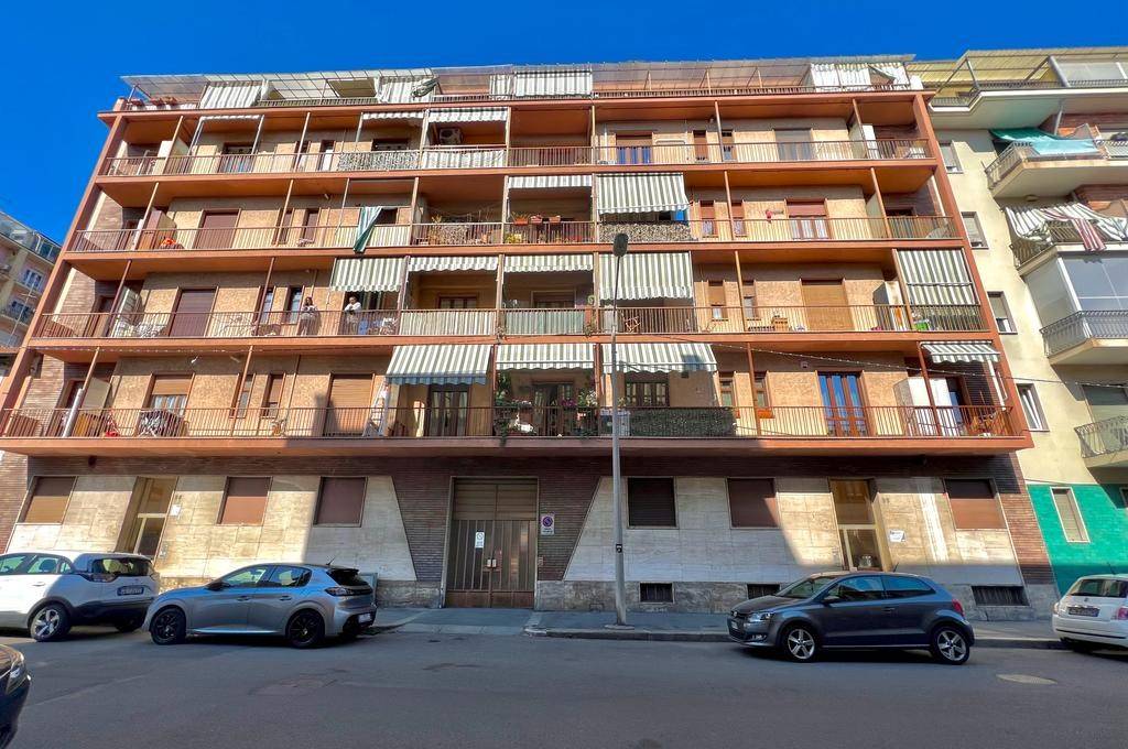 Appartamento in vendita a Torino via Stresa, 33
