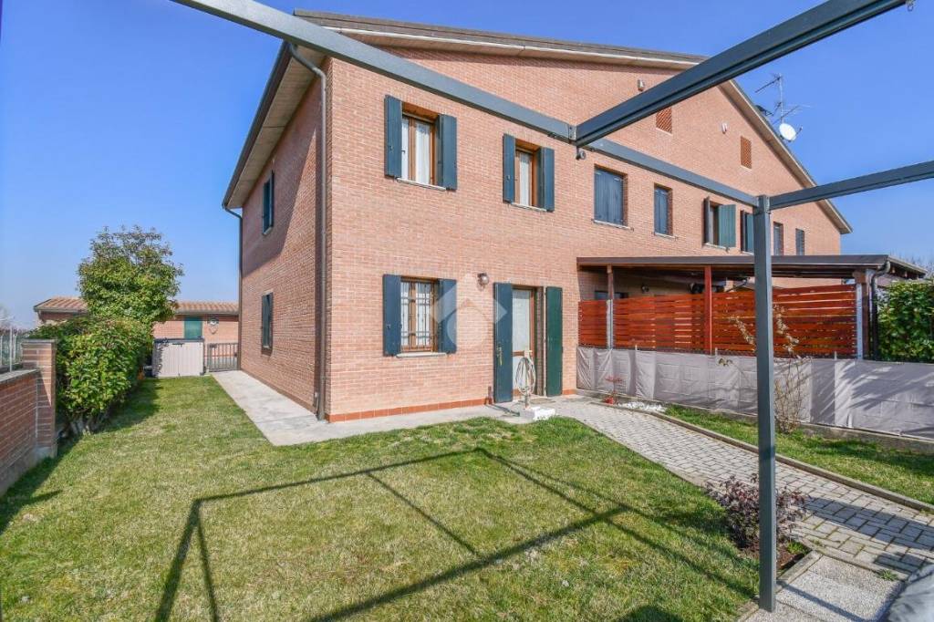 Villa a Schiera in vendita a Ferrara via Navigazione, 22