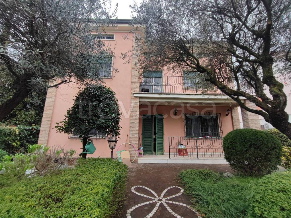 Villa in vendita a Viadana
