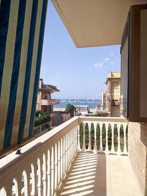Appartamento in in affitto da privato a Pomezia via Procida