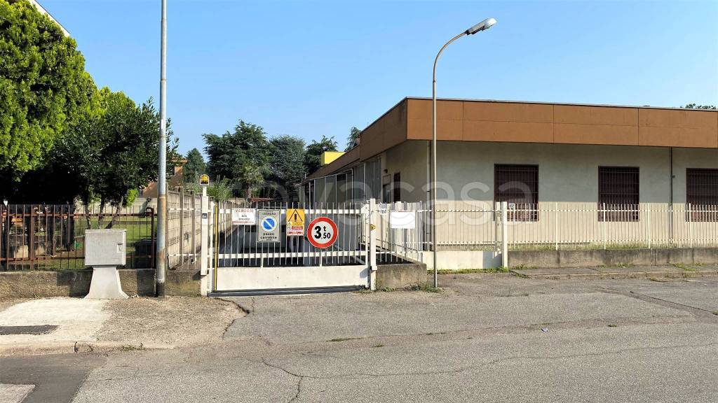 Garage in vendita a Legnano via Nazario Sauro, 104