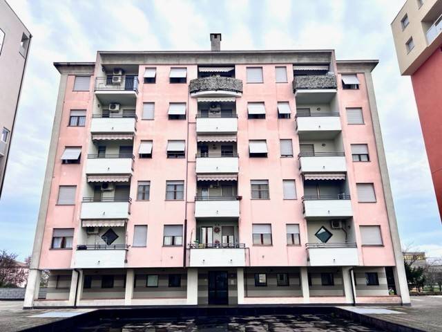 Appartamento in vendita a Parma piazza Meir Golda