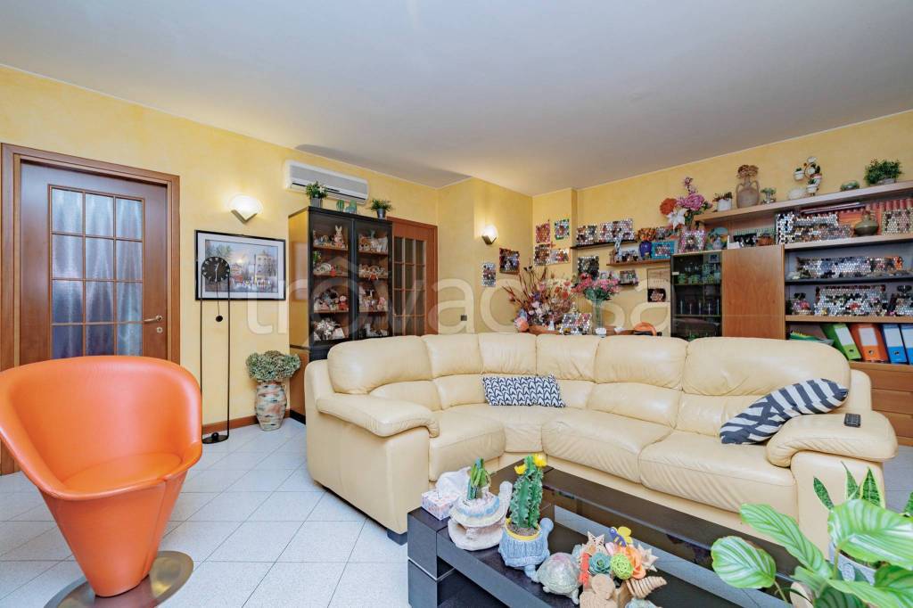 Appartamento in vendita a Milano via San Mamete, 91