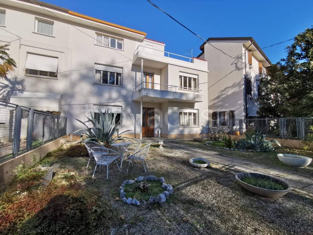 Villa Bifamiliare in vendita a Codroipo viale francesco antonio duodo, 103