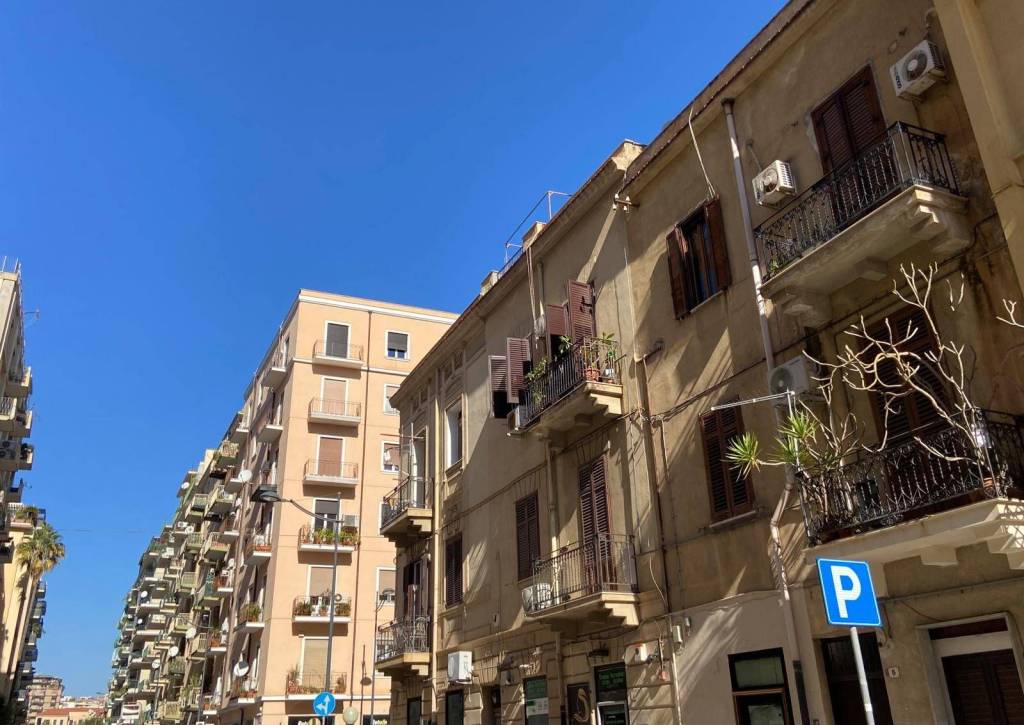 Appartamento in vendita a Palermo via Ugo Foscolo, 6