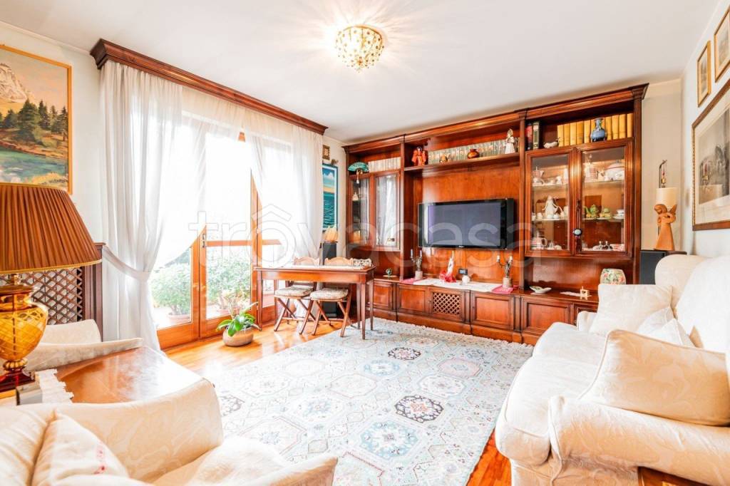 Appartamento in vendita a San Donato Milanese via Bruxelles, 2