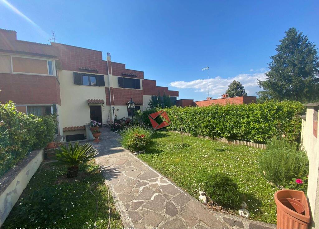 Villa a Schiera in vendita a Monte Porzio Catone viale dei Cronisti