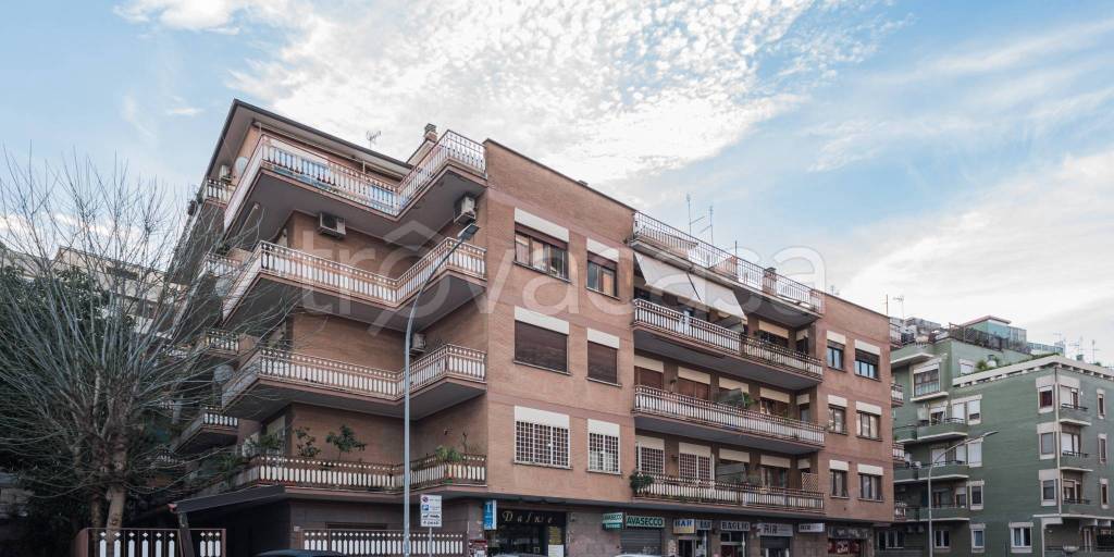 Appartamento in vendita a Roma via Giacinto De Vecchi Pieralice