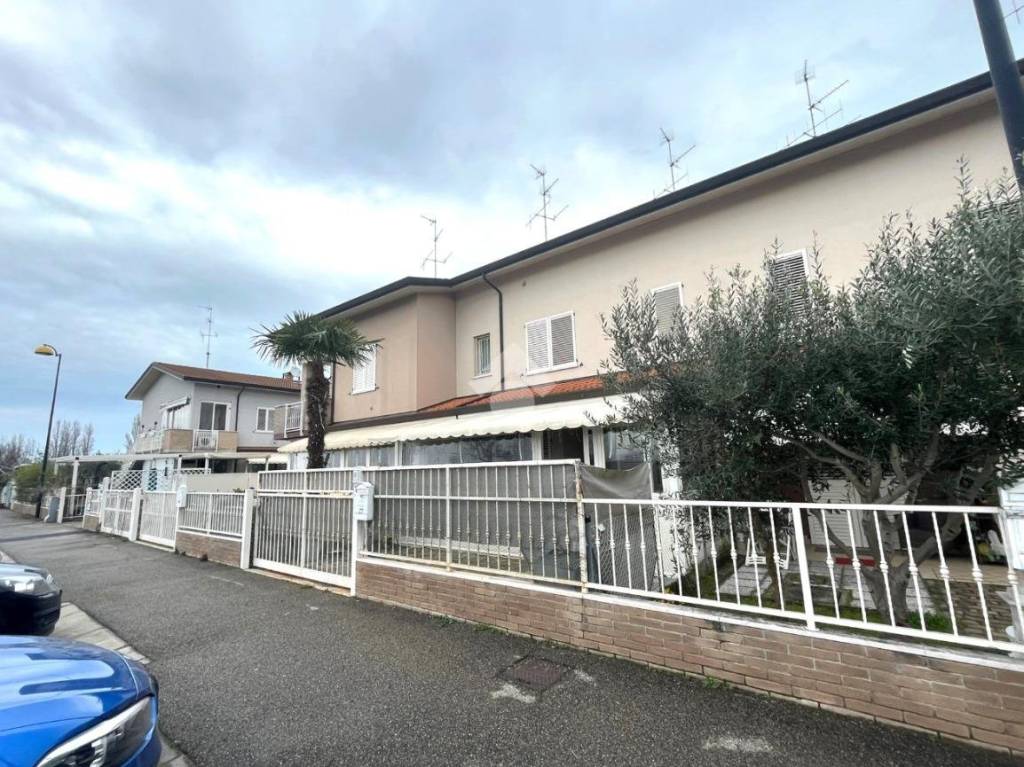 Villa a Schiera in vendita a Ravenna via Costante Girardengo, 77