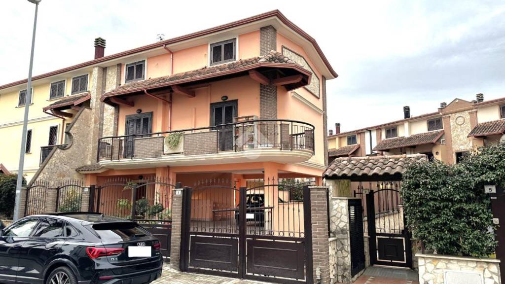 Villa a Schiera in vendita a San Tammaro via della c.Romana, 4
