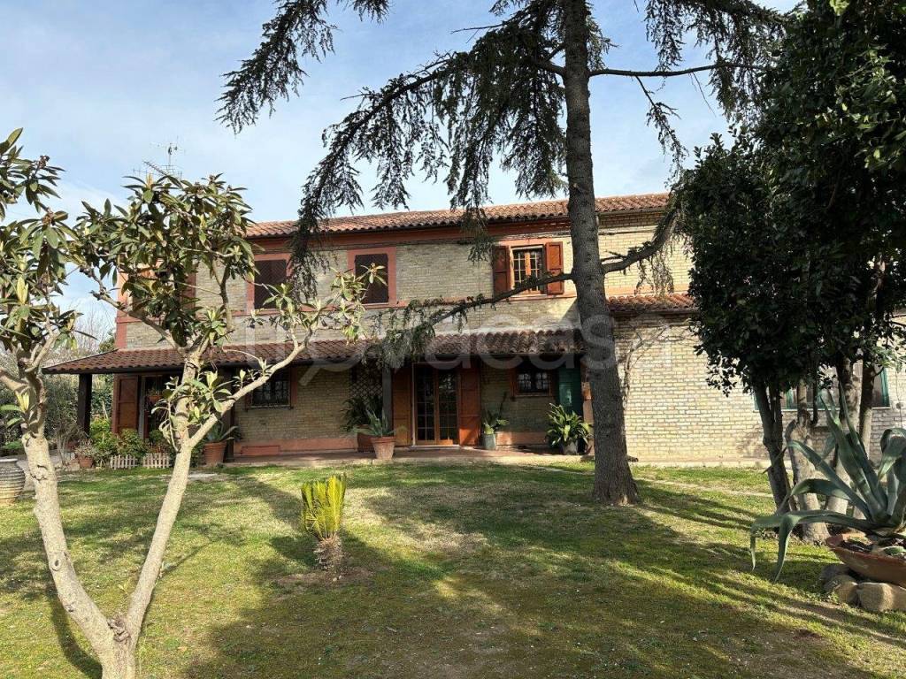 Villa Bifamiliare in vendita a Civitanova Marche contrada Piane Chienti, 77