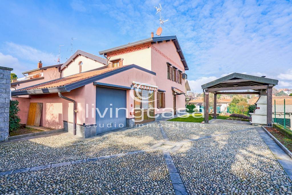 Villa Bifamiliare in vendita a Besana in Brianza