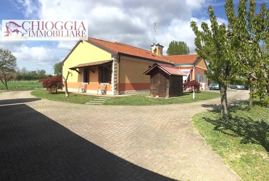 Villa Bifamiliare in vendita a Rosolina via Morosini