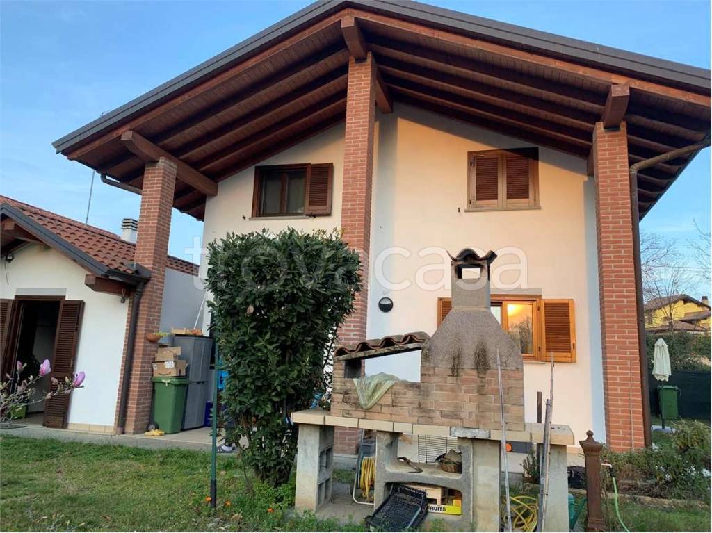 Villa Bifamiliare in vendita a Gattico-Veruno via Nuove