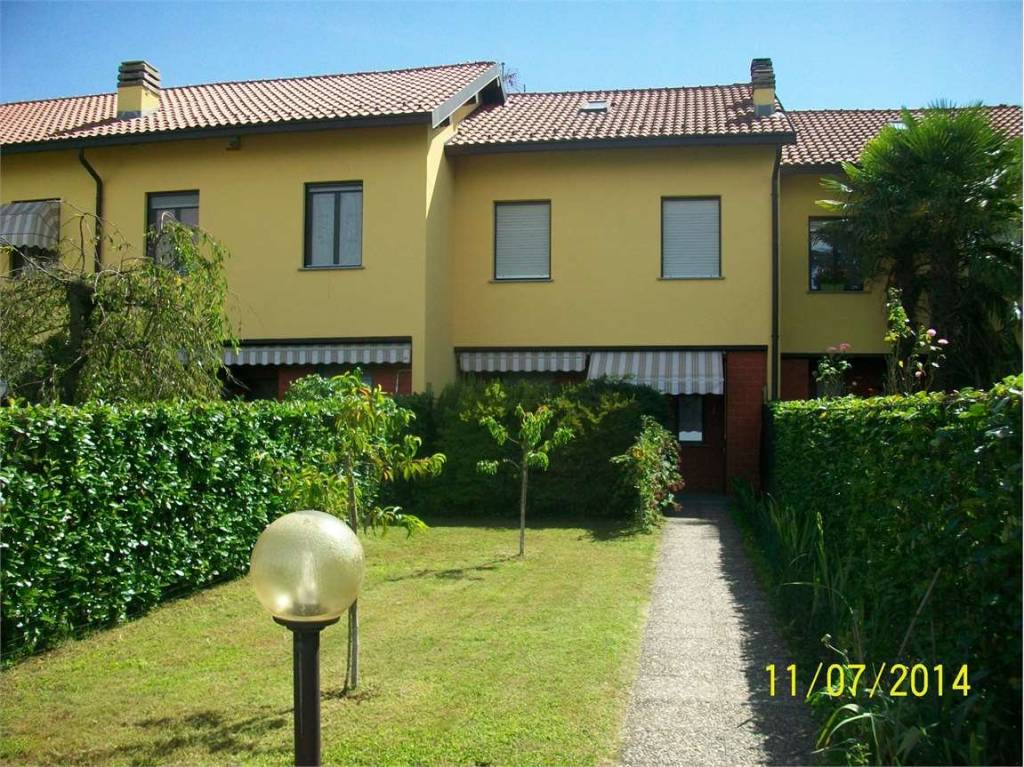 Villa a Schiera in vendita a Castelletto sopra Ticino via Brabbia, 123