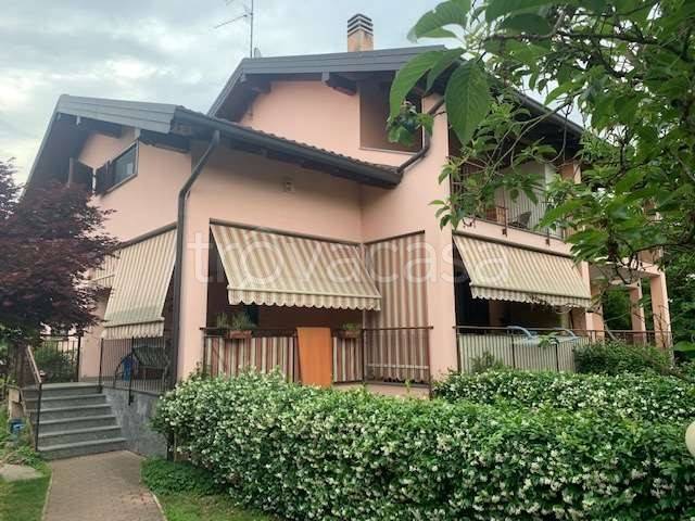 Villa Bifamiliare in vendita a Castelletto sopra Ticino via Trieste