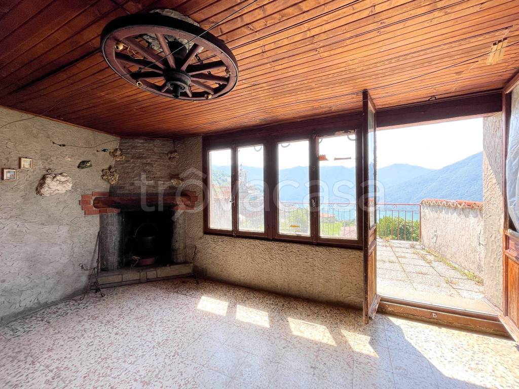 Casa Indipendente in vendita a Valsolda via Alessandro Volta