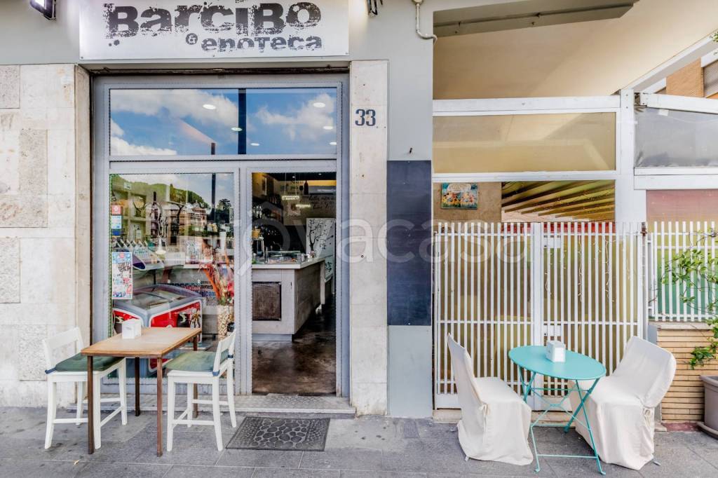 Bar in vendita a Roma via Martana, 33