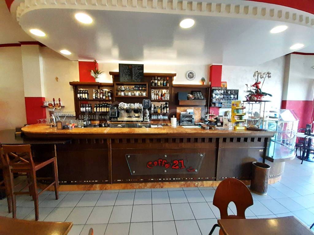 Bar in vendita a Giaveno piazza Maritano, 9