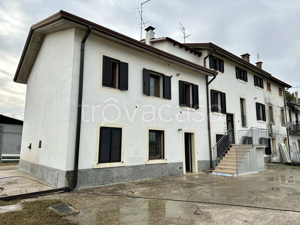Appartamento in vendita a Villafranca di Verona via Dosdegà