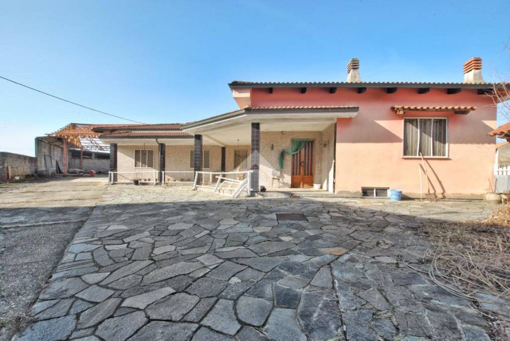Villa in vendita a Borgo d'Ale via Trompa Corta, 1