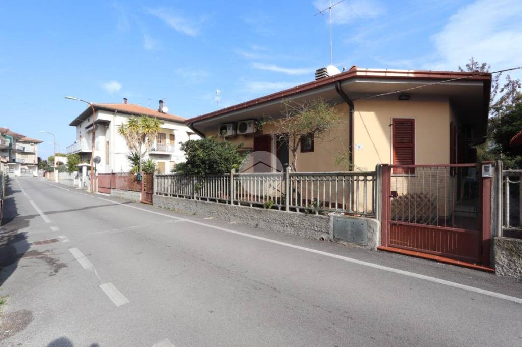 Casa Indipendente in vendita a Tortoreto via Guglielmo Pepe, 1