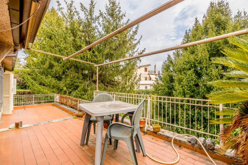 Villa Bifamiliare in vendita a Velletri via Redina Ricci, 2