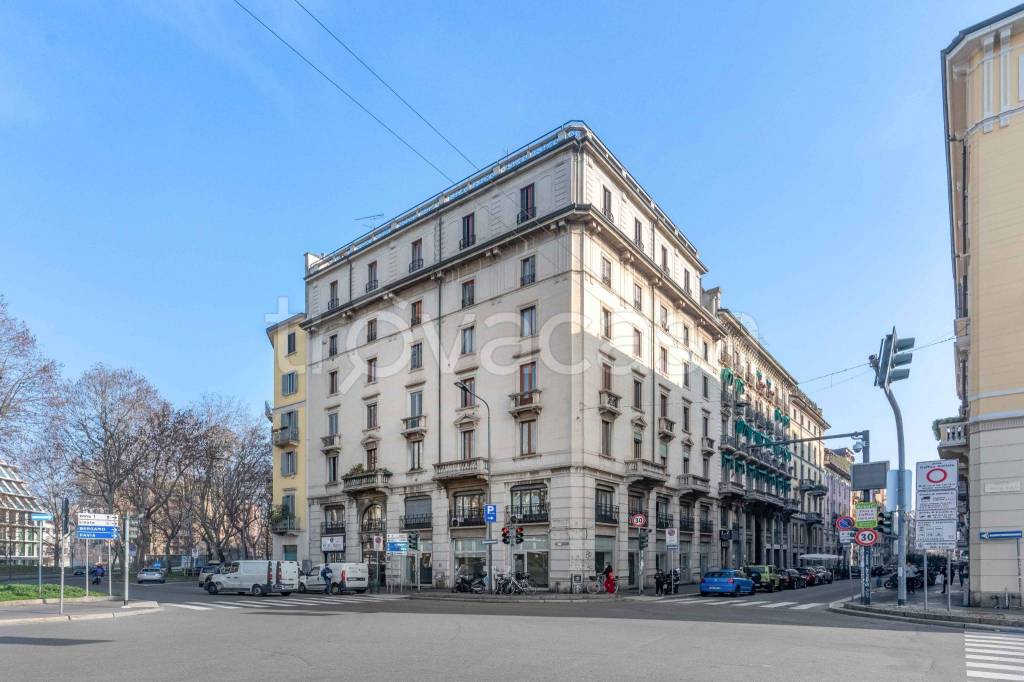 Appartamento in affitto a Milano viale Francesco Crispi, 17