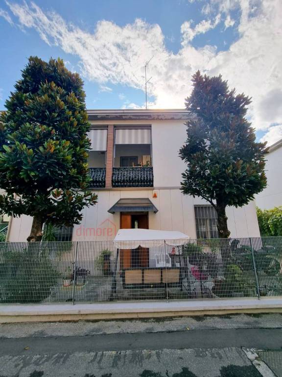 Appartamento in vendita a Parma via Antonio Lombardini, 4
