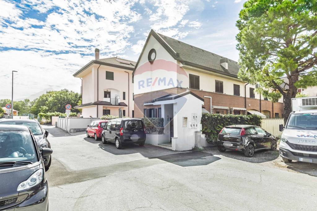 Villa a Schiera in vendita a Rho via Paolo Taverna, 20