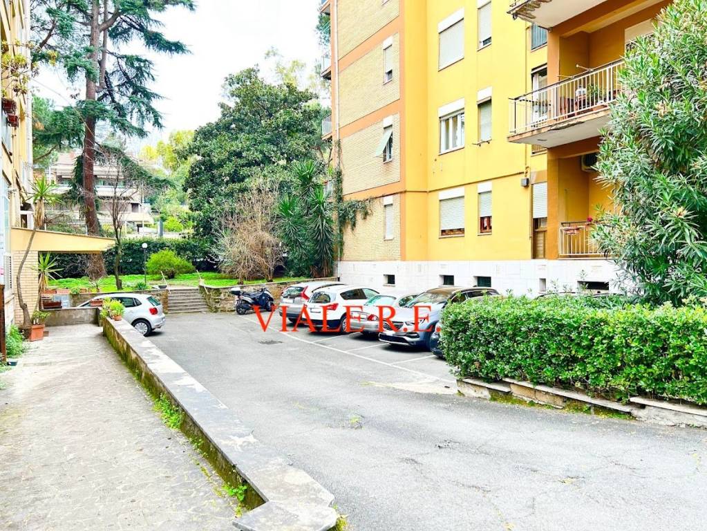 Appartamento in vendita a Roma via Laurentina, 501