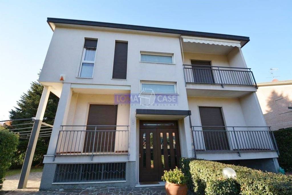 Villa in vendita a Bernareggio via 4 Novembre, 1